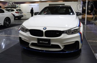 BMW M4クーペ 擬似３D