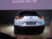 マツダ初の量産EV、MX-30がワールドプレミア。RX-8譲りのフリースタイルドアを採用
