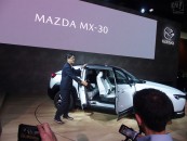 マツダ初の量産EV、MX-30がワールドプレミア。RX-8譲りのフリースタイルドアを採用
