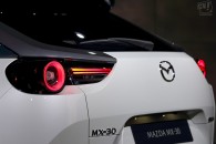 マツダ、初の量産EV「MX-30」を公開。マツダ3に近いサイズ感で、デザインでは芸術性を追求